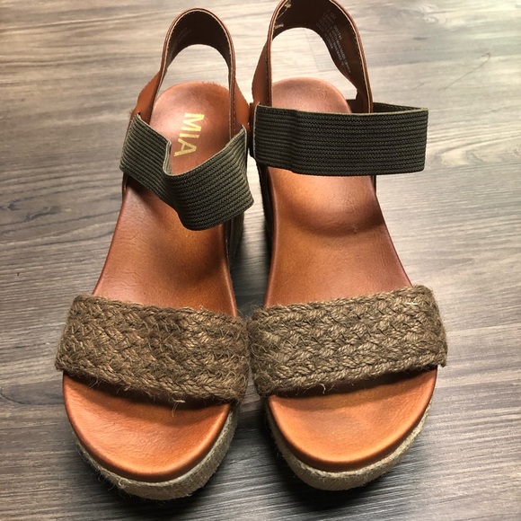 Mia Strappy Wedge - Picture 4 of 4